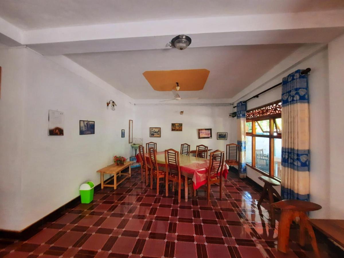 Hostel -In Frant Of The National Park- Udawalawe Εξωτερικό φωτογραφία